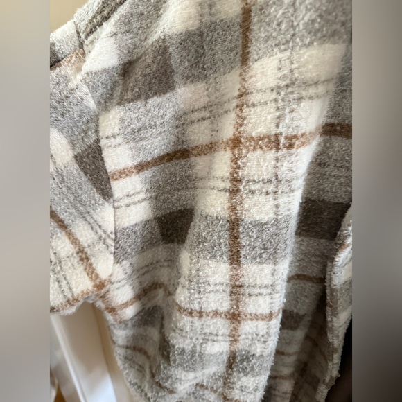 Universal Thread Plaid Shacket - Picture 3 of 4